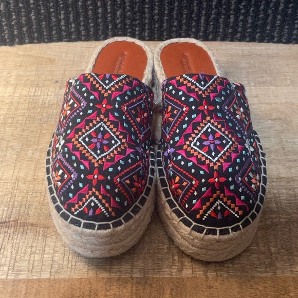 American Eagle Boho Embroidered Espadrille Mules - Size 7 - Picture 2 of 7